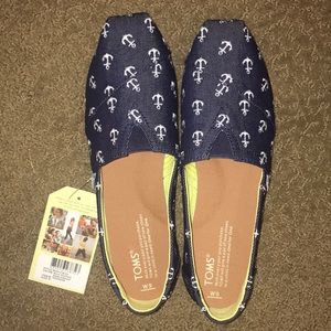 Women’s classic Toms: navy anchors